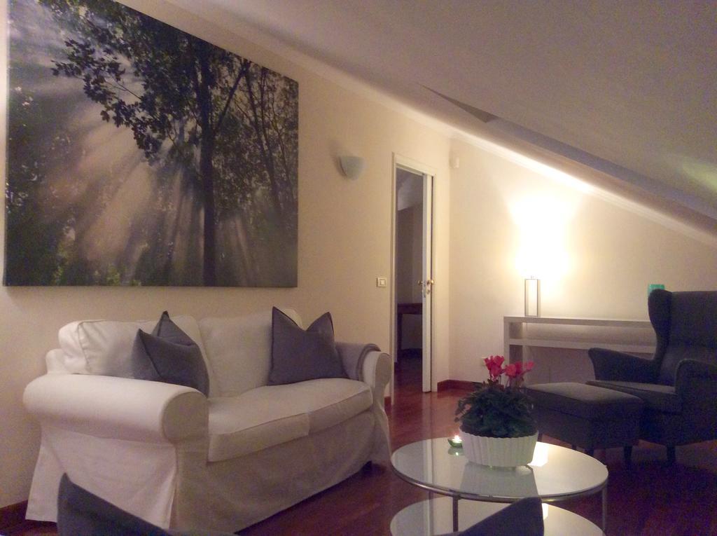 Apartment La Mansarda Алба Стая снимка