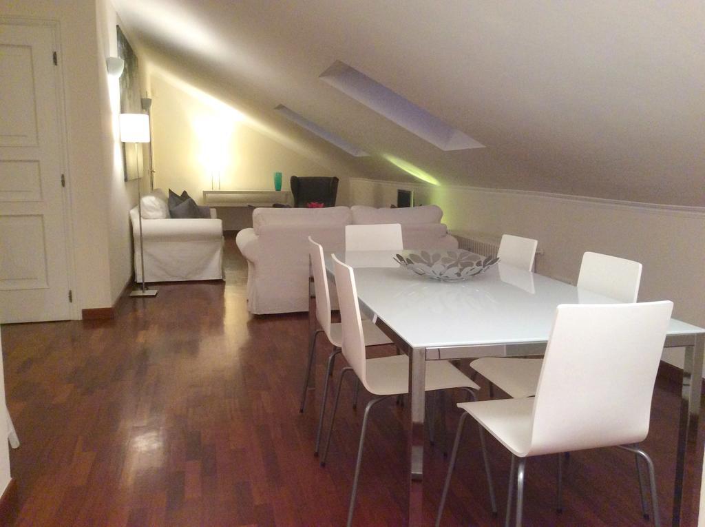 Apartment La Mansarda Алба Стая снимка