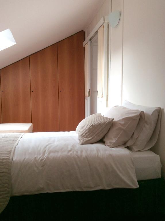 Apartment La Mansarda Алба Стая снимка