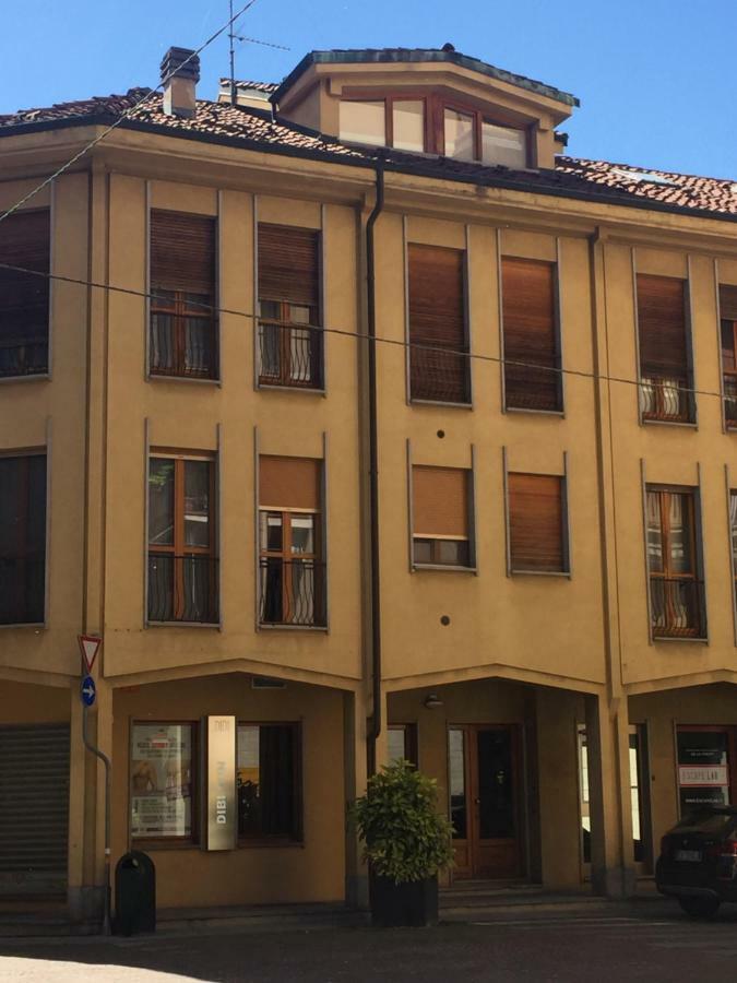 Apartment La Mansarda Алба Екстериор снимка